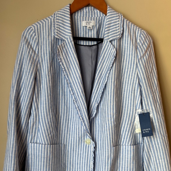 Crown & Ivy Women's Blue and White Striped Blazer NWT - Picture 2 of 13